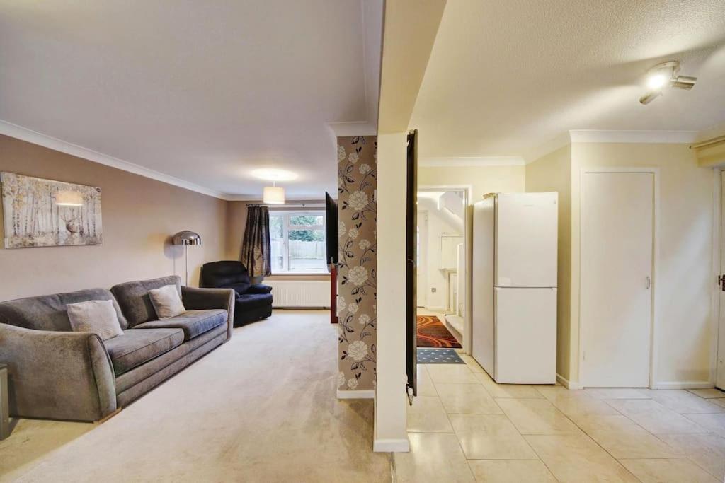 Beautiful Home Close To Town Free Netflix, Wifi Солихалл Экстерьер фото