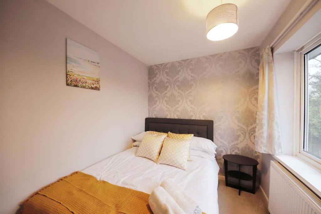 Beautiful Home Close To Town Free Netflix, Wifi Солихалл Экстерьер фото